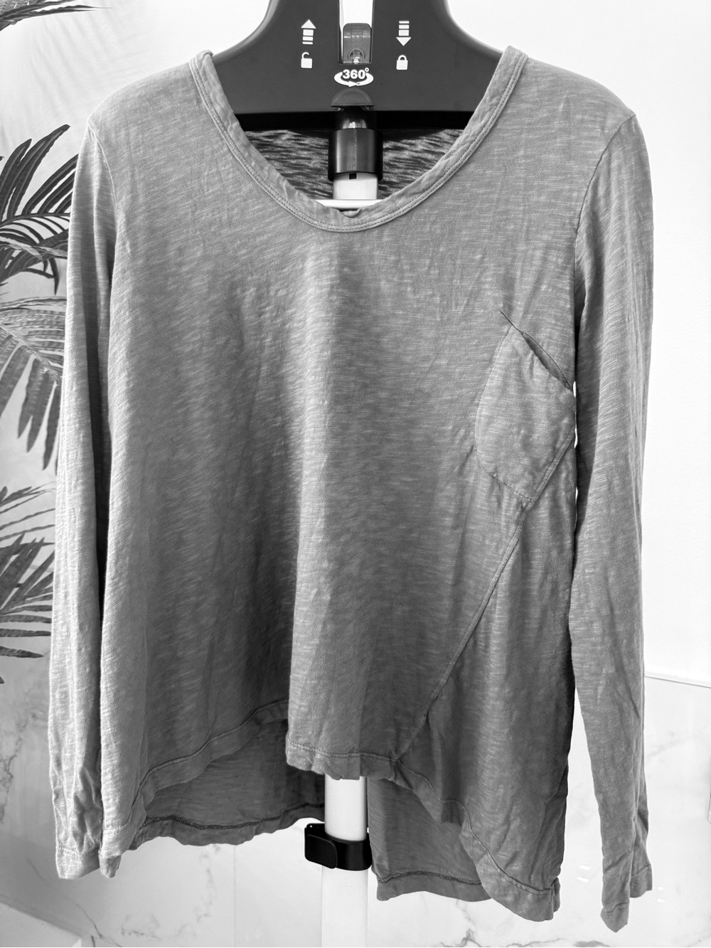 100% Cotton Wilt Gray Long-Sleeve Scoop Neck Top with Pocket
